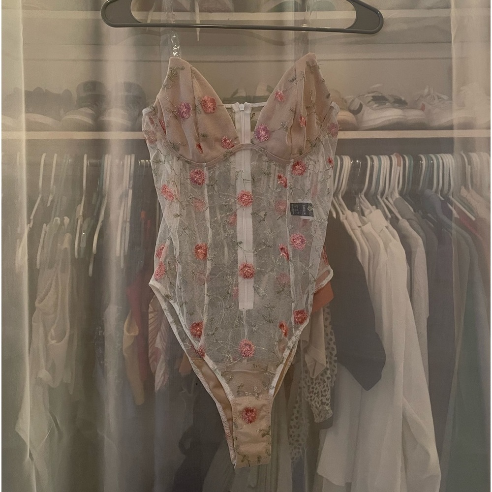 Floral mesh zippered bodysuit *NEVER WORN*